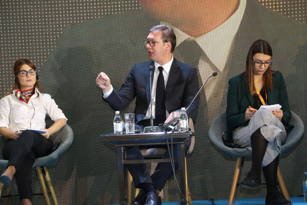 Вучић на Регионалном форуму младих: Сунце туђег неба нам више сија, али сви знају да није боље!